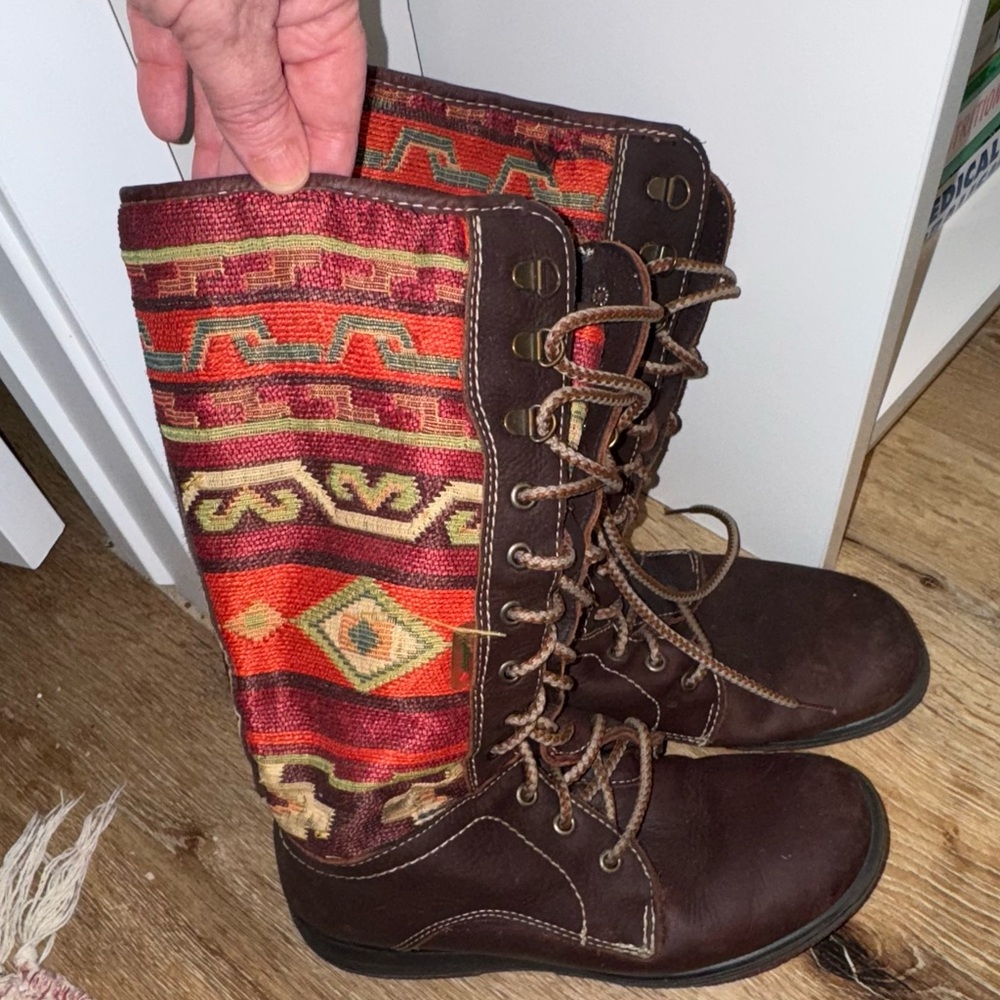 ✨ Martino Banff Women’s Waterproof Boots – Size 8.5 (Fit Like 8 w/ Cozy Socks!)